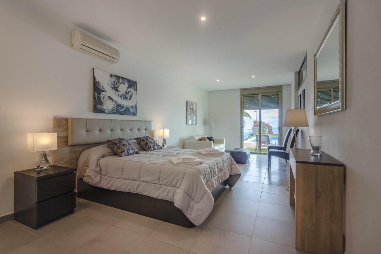 Villa Isabella, Luxury Villa With Heated Pool Ocean View In Adeje, Tenerife アデヘ エクステリア 写真