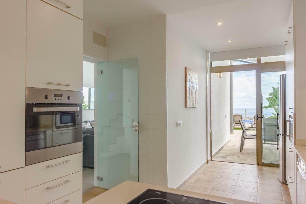 Villa Isabella, Luxury Villa With Heated Pool Ocean View In Adeje, Tenerife アデヘ エクステリア 写真
